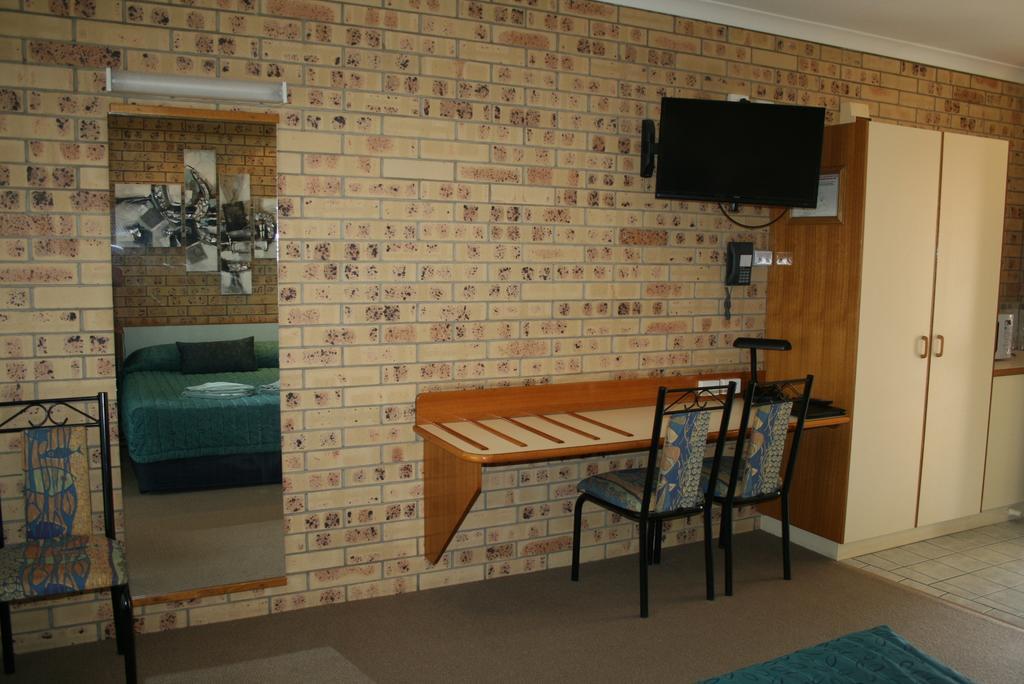 Mulga Country Motor Inn Charleville Extérieur photo